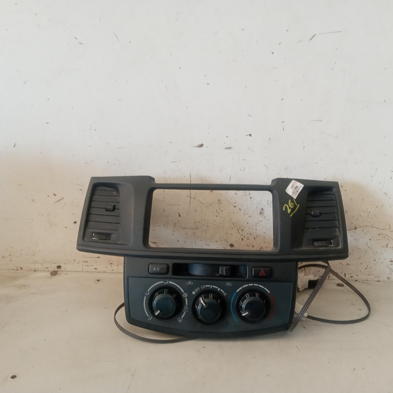 Hilux Heater/aircon Controls 2011-2015 non climate control type,07/11-08/15 00019913 #579614