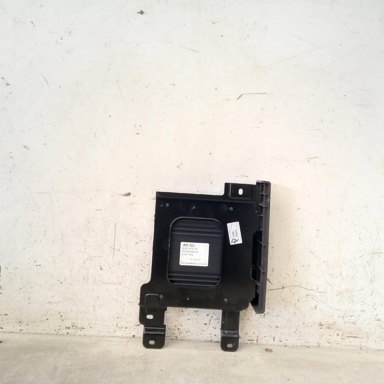 Santa Fe Stereo/head Unit 2005-2012 amplifier,cm,11/05-06/12 00019831 #582809