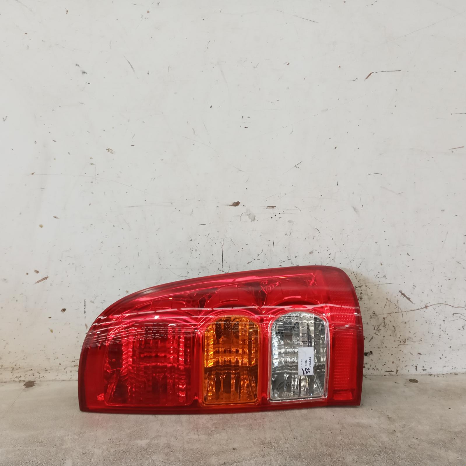 Hilux Taillight Right 2005-2011 ute,02/05-06/11 00019963 #583209