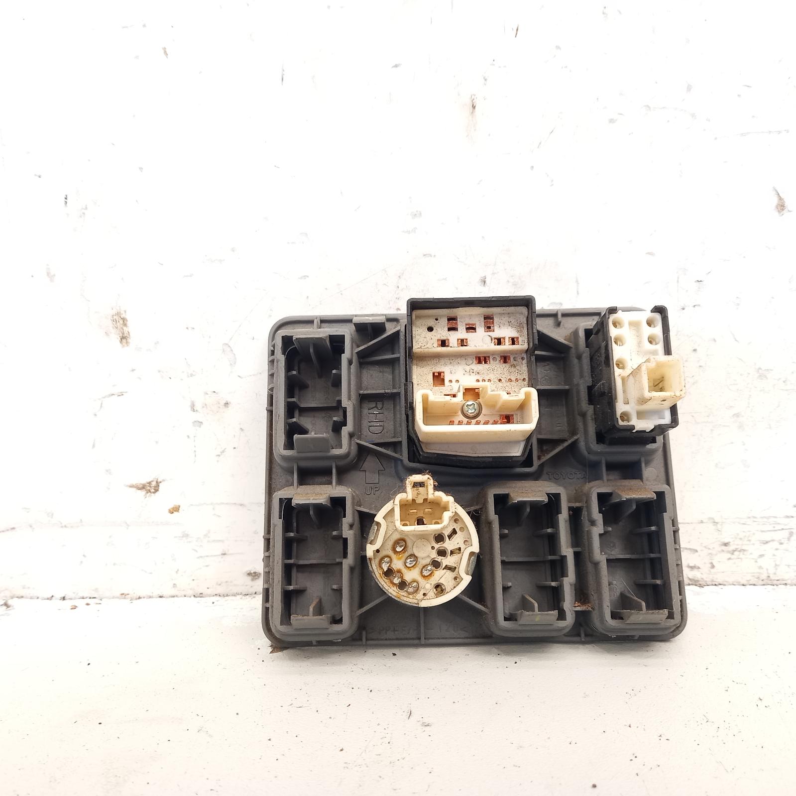 Hilux Miscellaneous Switch Relay 2005-2011 door mirror switch,02/05-06/11 00020133 #590565