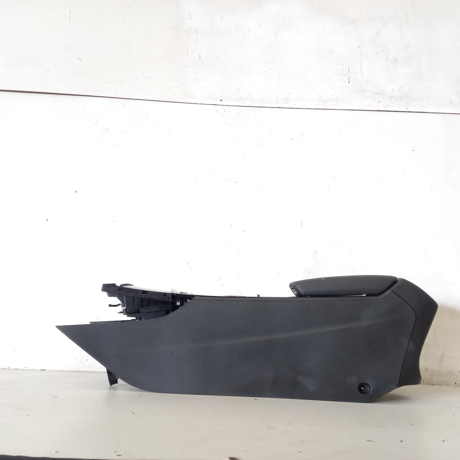 Commodore Console 2017-2020 console assy,leather/perforated,rs-v/vrx/calais-v,bz,10/17-12/20 00020192 #596305