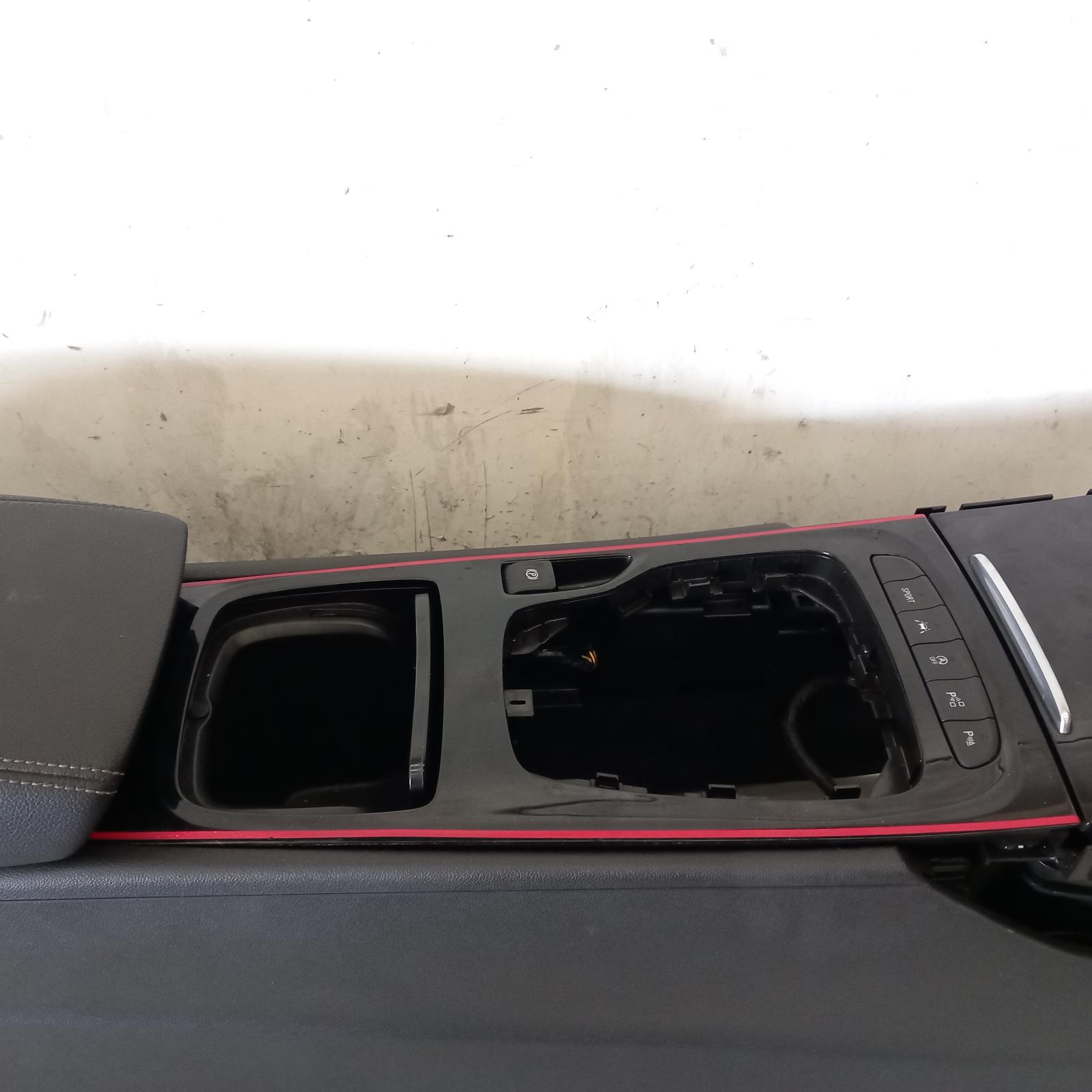 Commodore Console 2017-2020 console assy,leather/perforated,rs-v/vrx/calais-v,bz,10/17-12/20 00020192 #596305