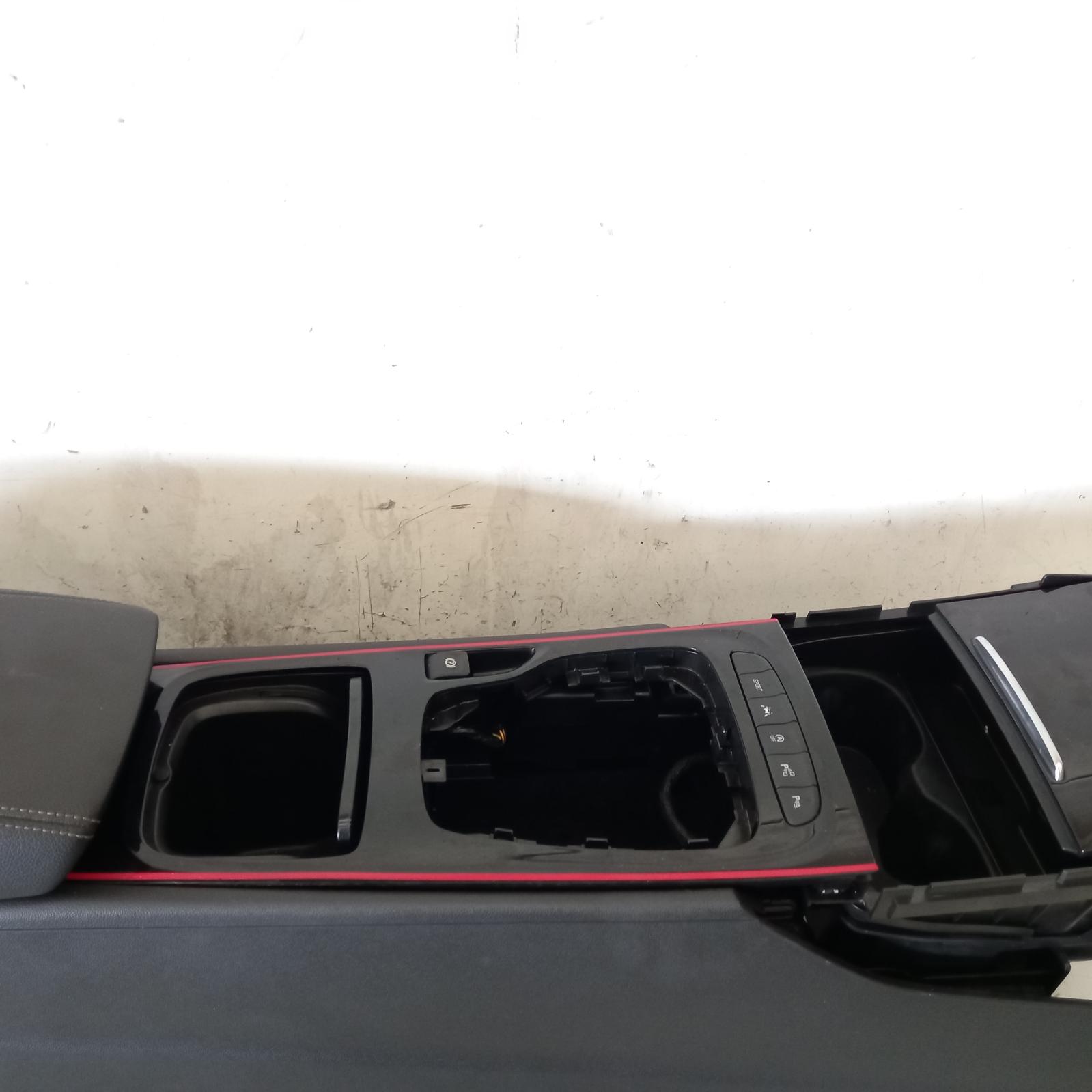 Commodore Console 2017-2020 console assy,leather/perforated,rs-v/vrx/calais-v,bz,10/17-12/20 00020192 #596305