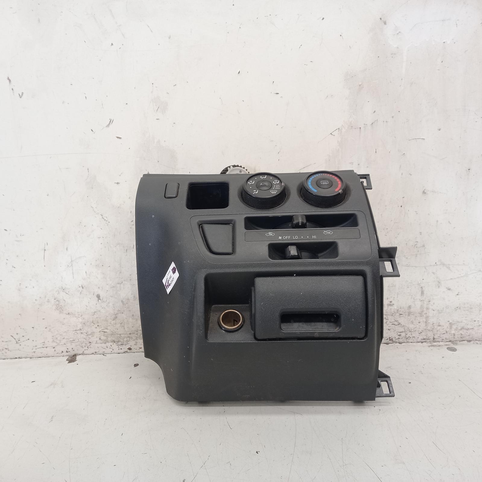 #596446, Used heater/aircon controls for 2013 hiace| trh/kdh, non rear ...