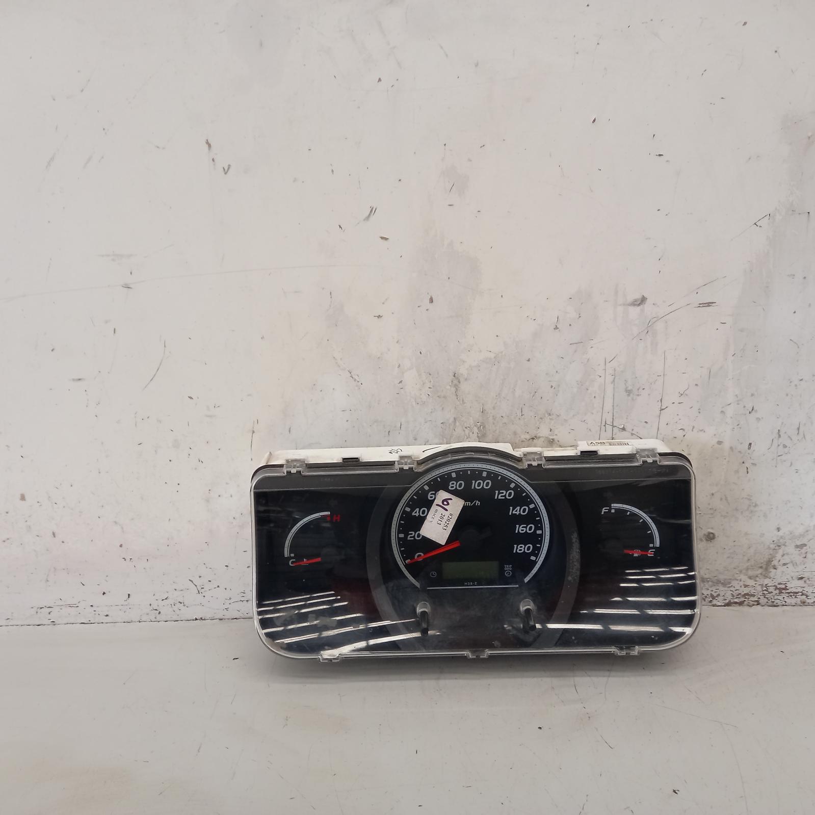 Hiace Instrument Cluster 2005-2014 petrol,manual t/m,trh,03/05-01/14 00020253 #596430