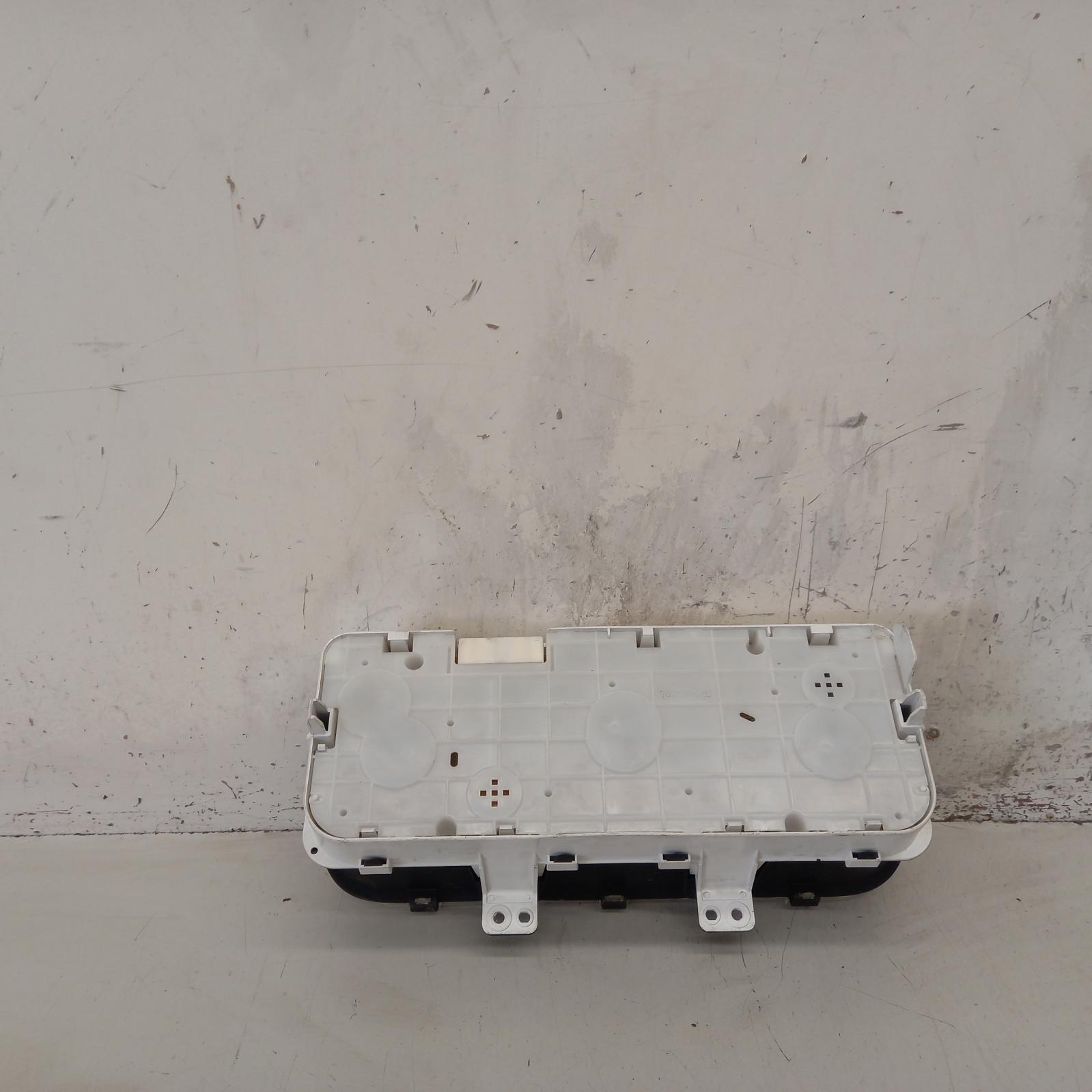 Hiace Instrument Cluster 2005-2014 petrol,manual t/m,trh,03/05-01/14 00020253 #596430