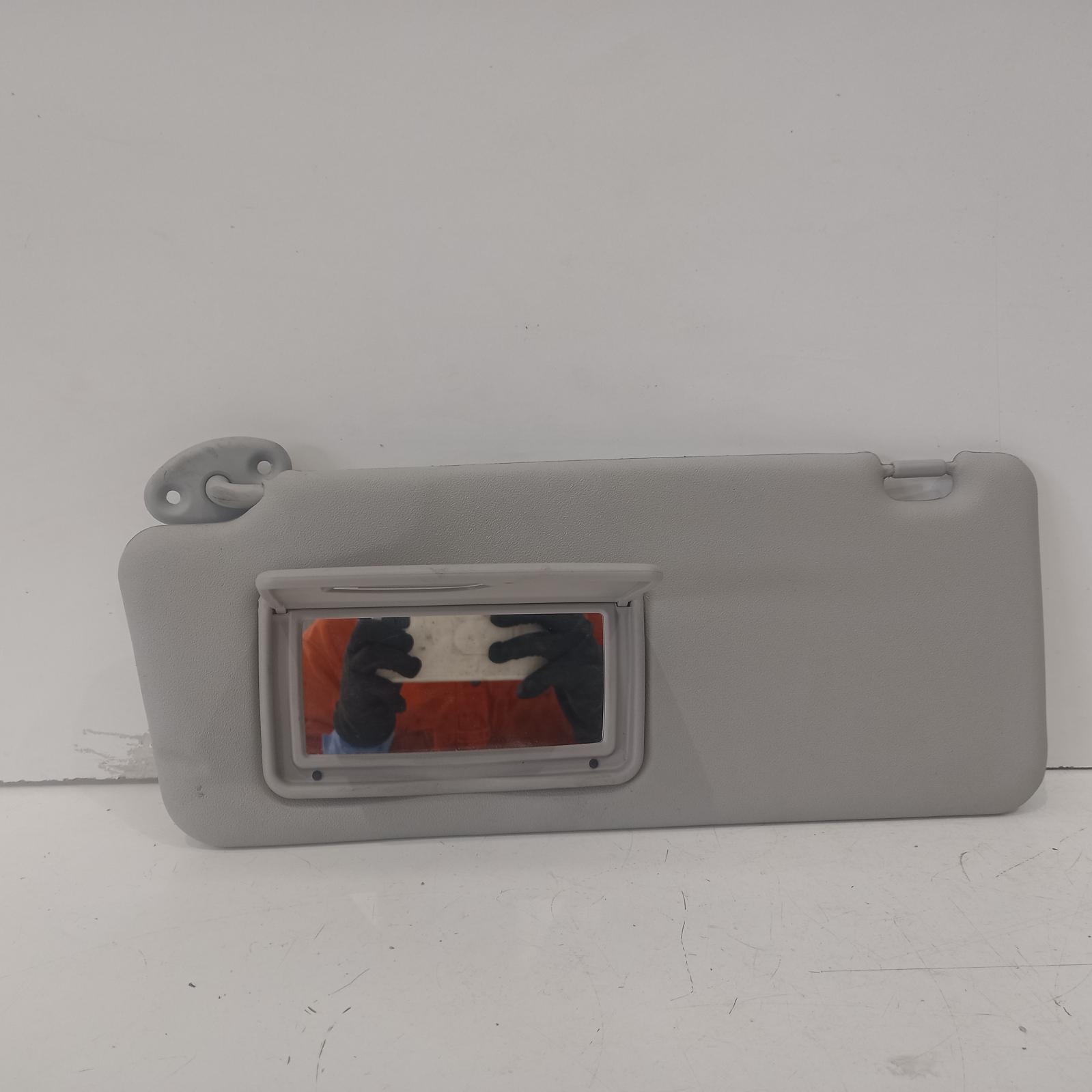 Hilux Sunvisor 2005-2015 rh side,02/05-08/15 00020092 #601018