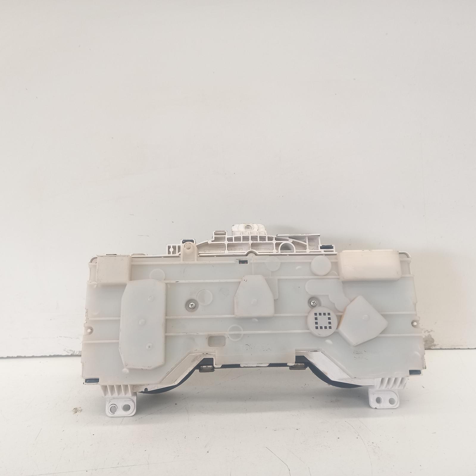 Hilux Instrument Cluster 2005-2011 petrol,2.7,workmate,02/05-06/11 00020476 #602366