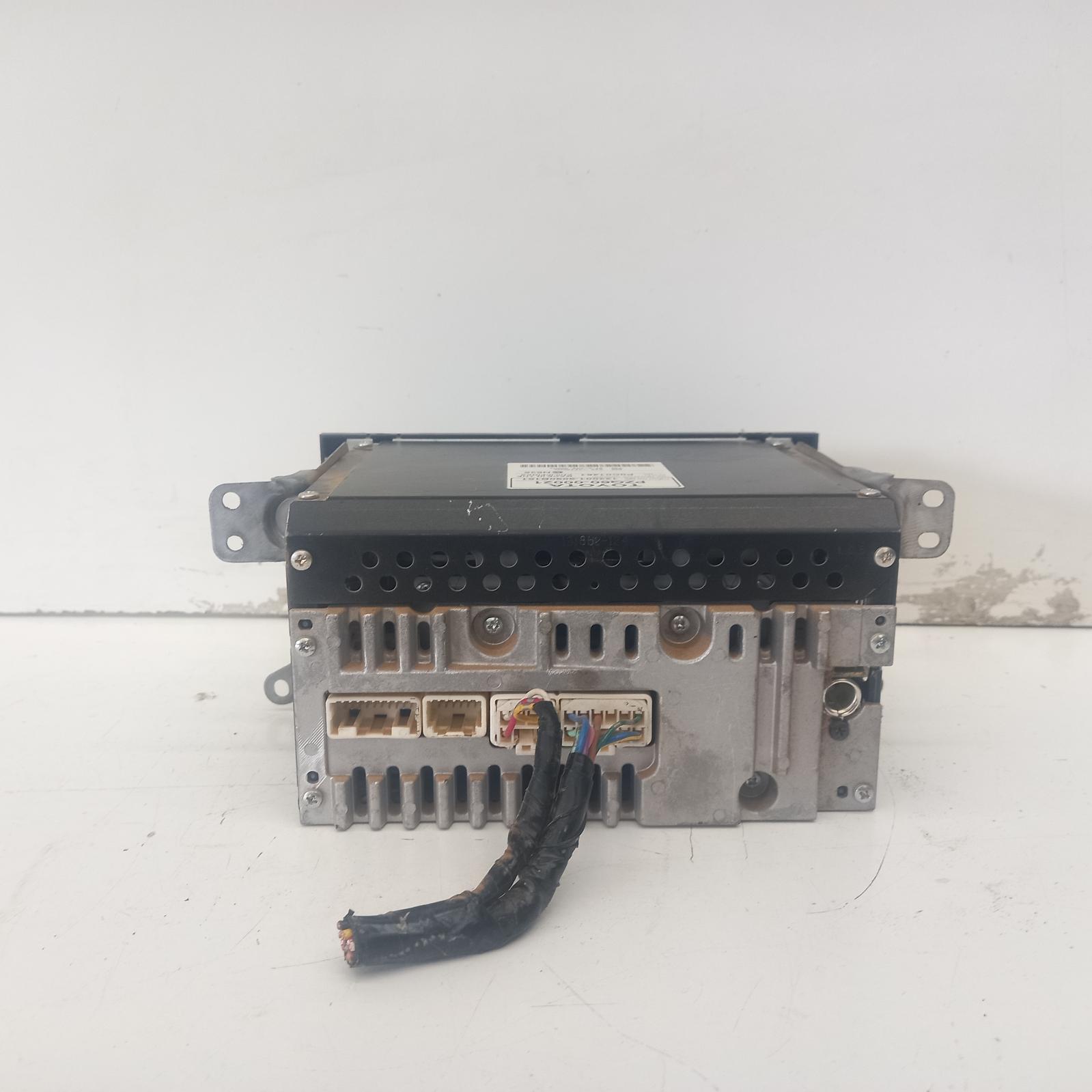 Hilux Stereo/head Unit 2005-2015 single disc cd player (p/n on face 12848),02/05-08/15 00020476 #602365