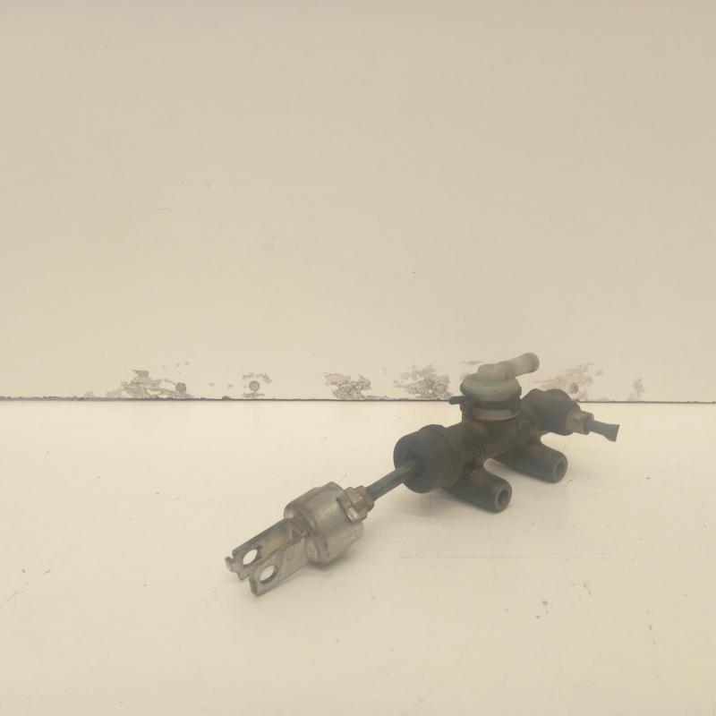 clutch master cylinder