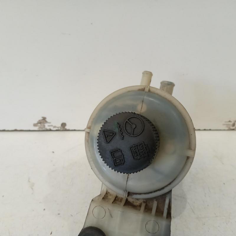 power steering reservoir