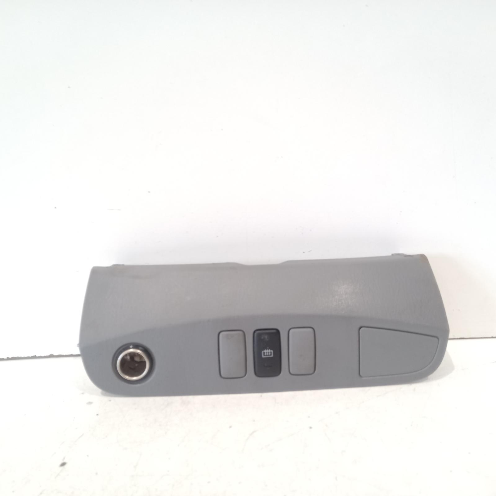 Hilux Miscellaneous Switch Relay 2005-2015 rear demister switch,02/05-08/15 00020668 #606209