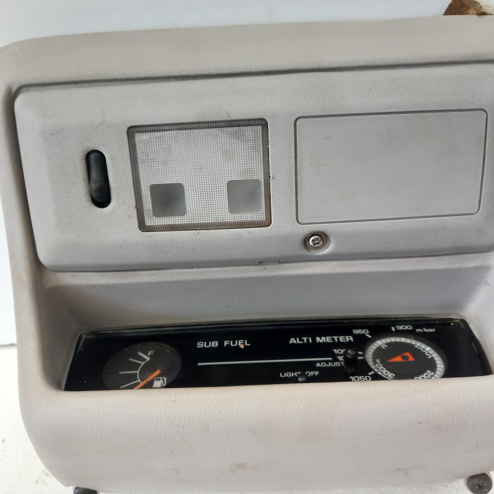 Landcruiser Courtesy Light 1990-1998 front,80 series,05/90-03/98 00020747 #606325