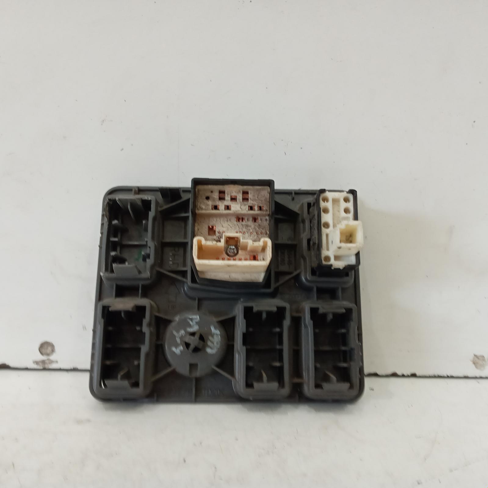 Hilux Miscellaneous Switch Relay 2011-2015 mirror switch,09/11-08/15 00020679 #606437