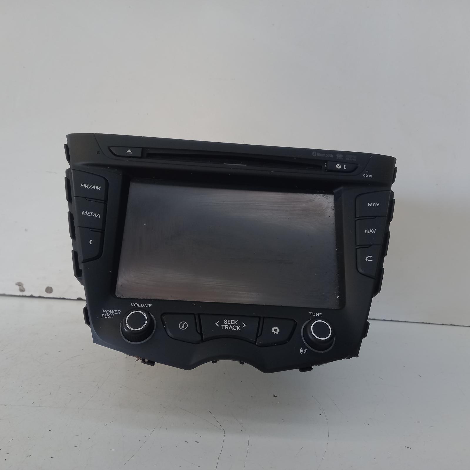 Veloster Stereo/head Unit 2011-2018 touchscreen,gps/navigation/bluetooth/mp3/aux w/ cd player,fs,12/11-02/18 00019487 #606844