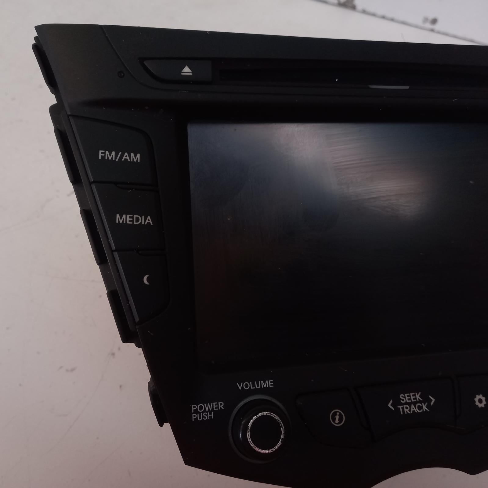 Veloster Stereo/head Unit 2011-2018 touchscreen,gps/navigation/bluetooth/mp3/aux w/ cd player,fs,12/11-02/18 00019487 #606844