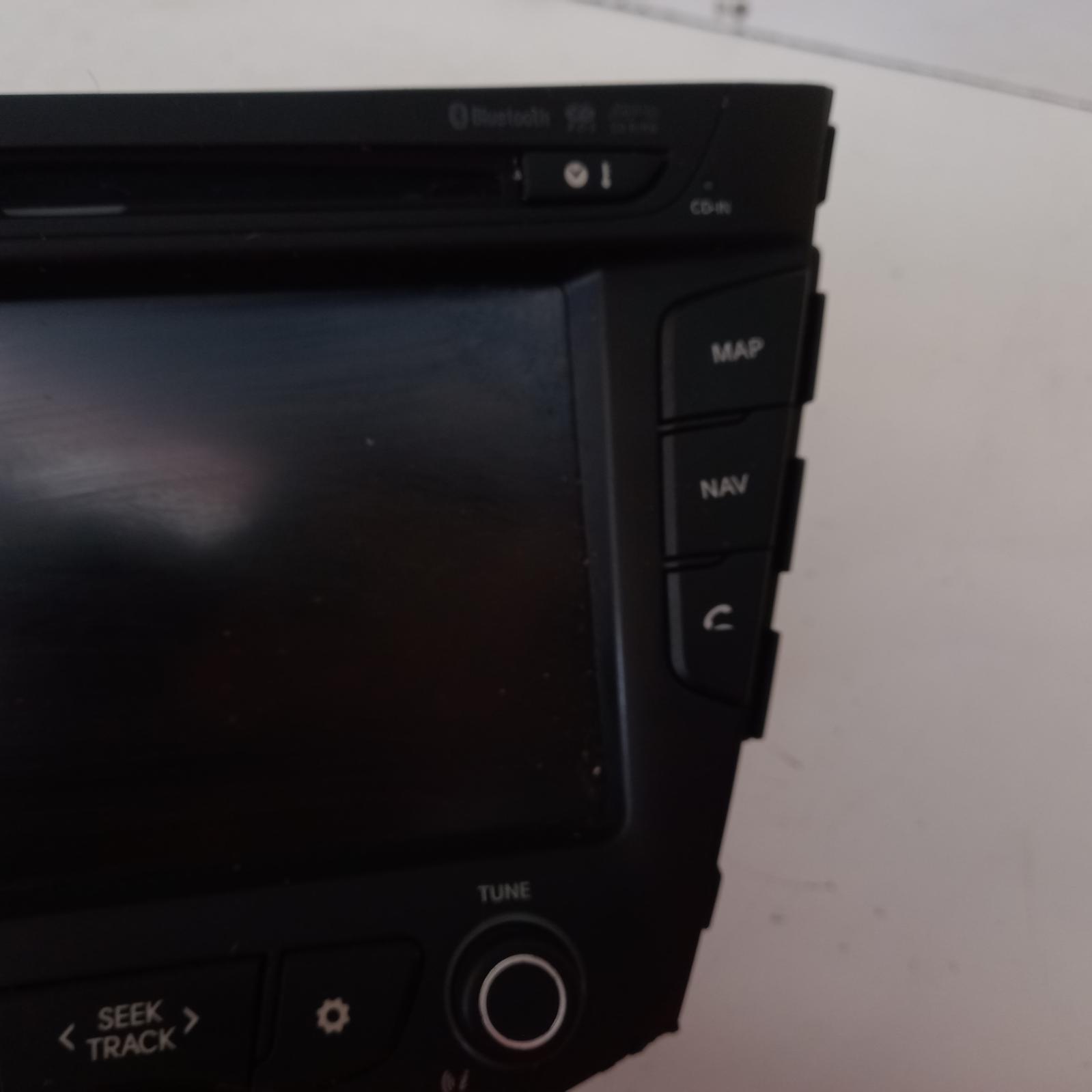 Veloster Stereo/head Unit 2011-2018 touchscreen,gps/navigation/bluetooth/mp3/aux w/ cd player,fs,12/11-02/18 00019487 #606844