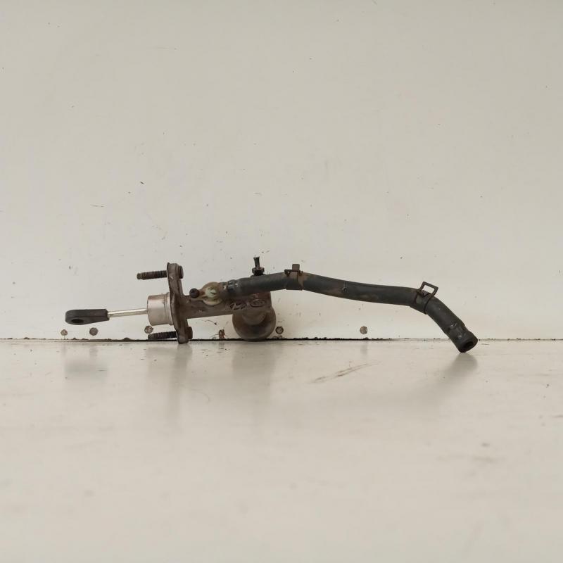 clutch master cylinder