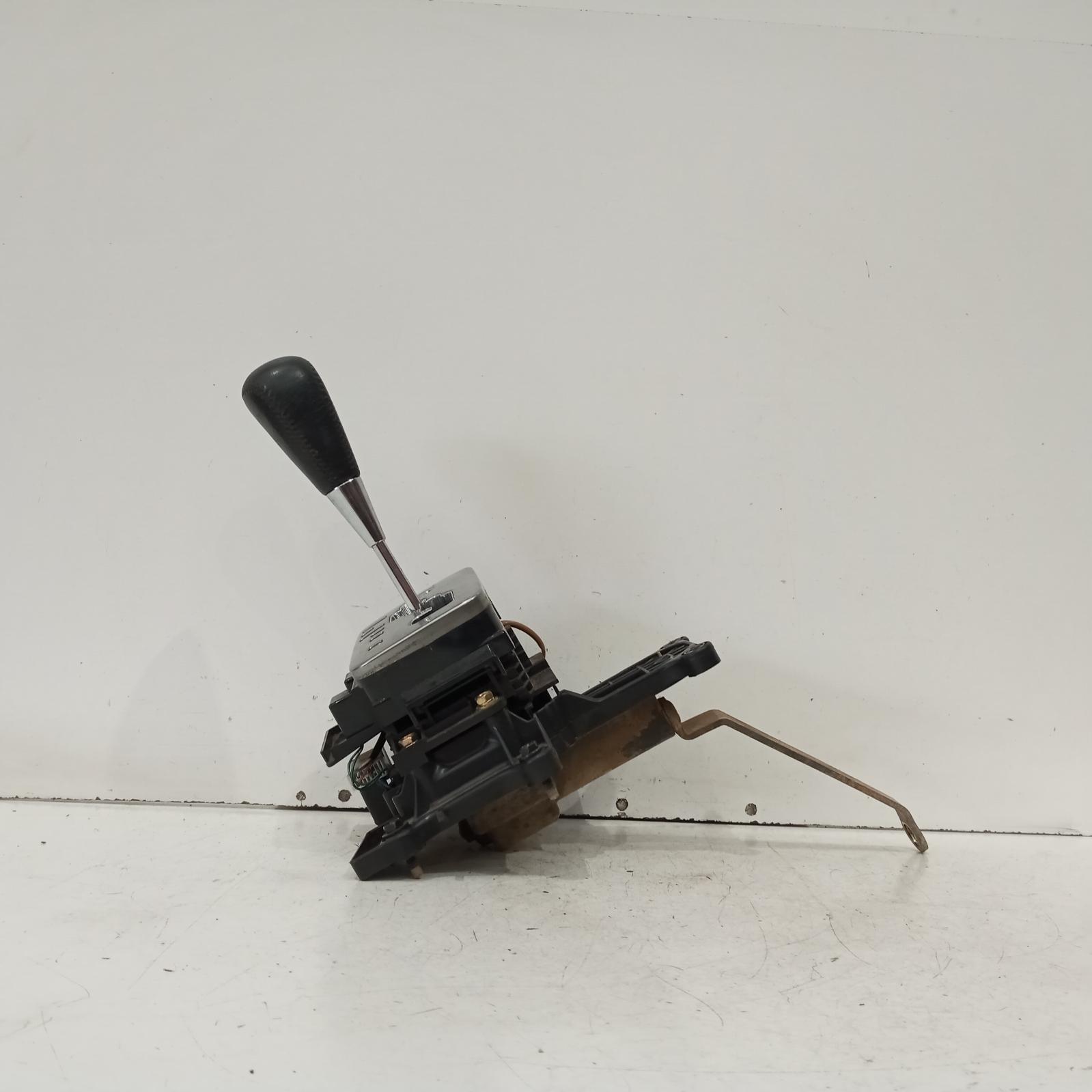 #610275, Used gear stick/shifter for 2003 landcruiser| 100 series