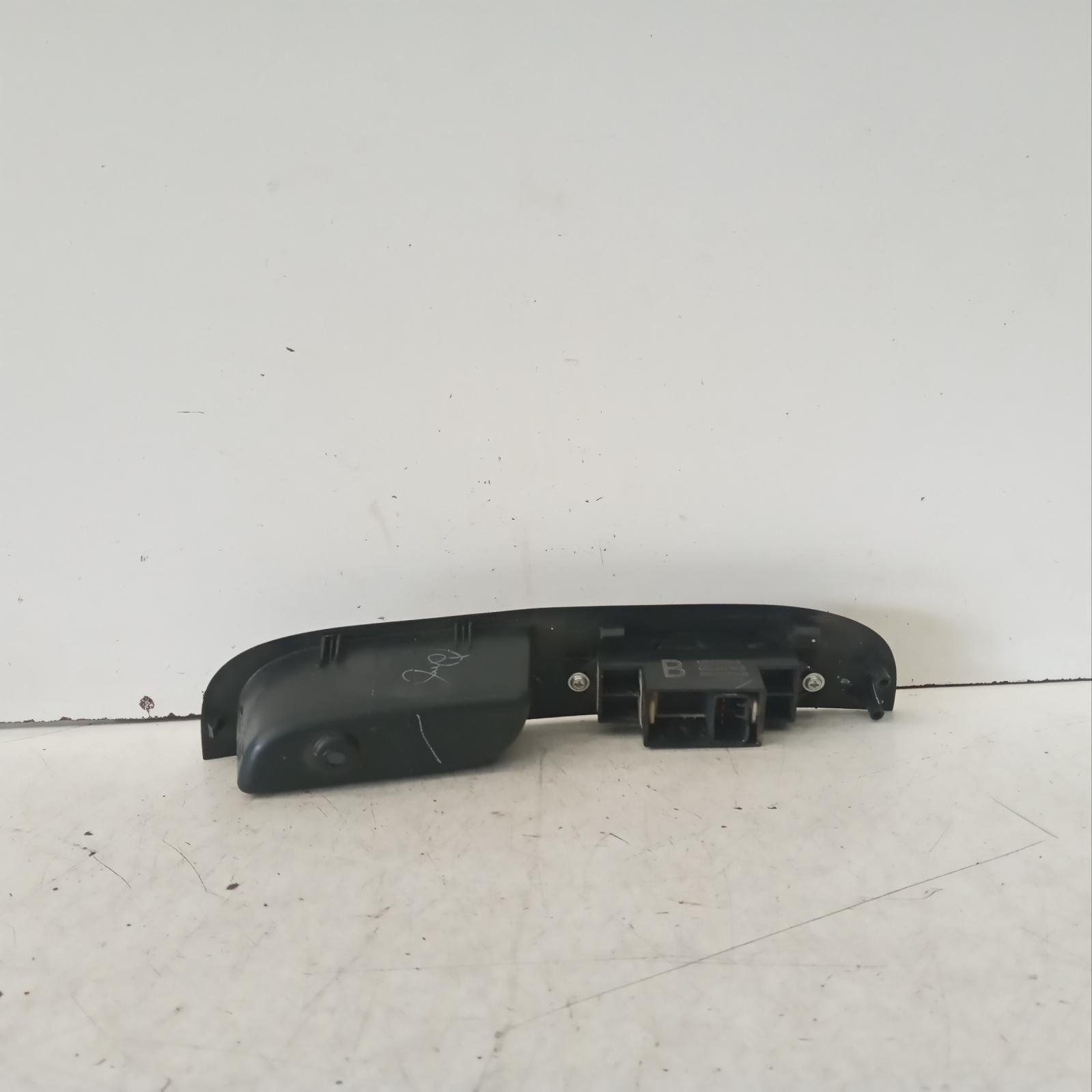 Triton Power Door Window Switch 2006-2015 lh rear,ml-mn,07/06-04/15 00019413 #610603
