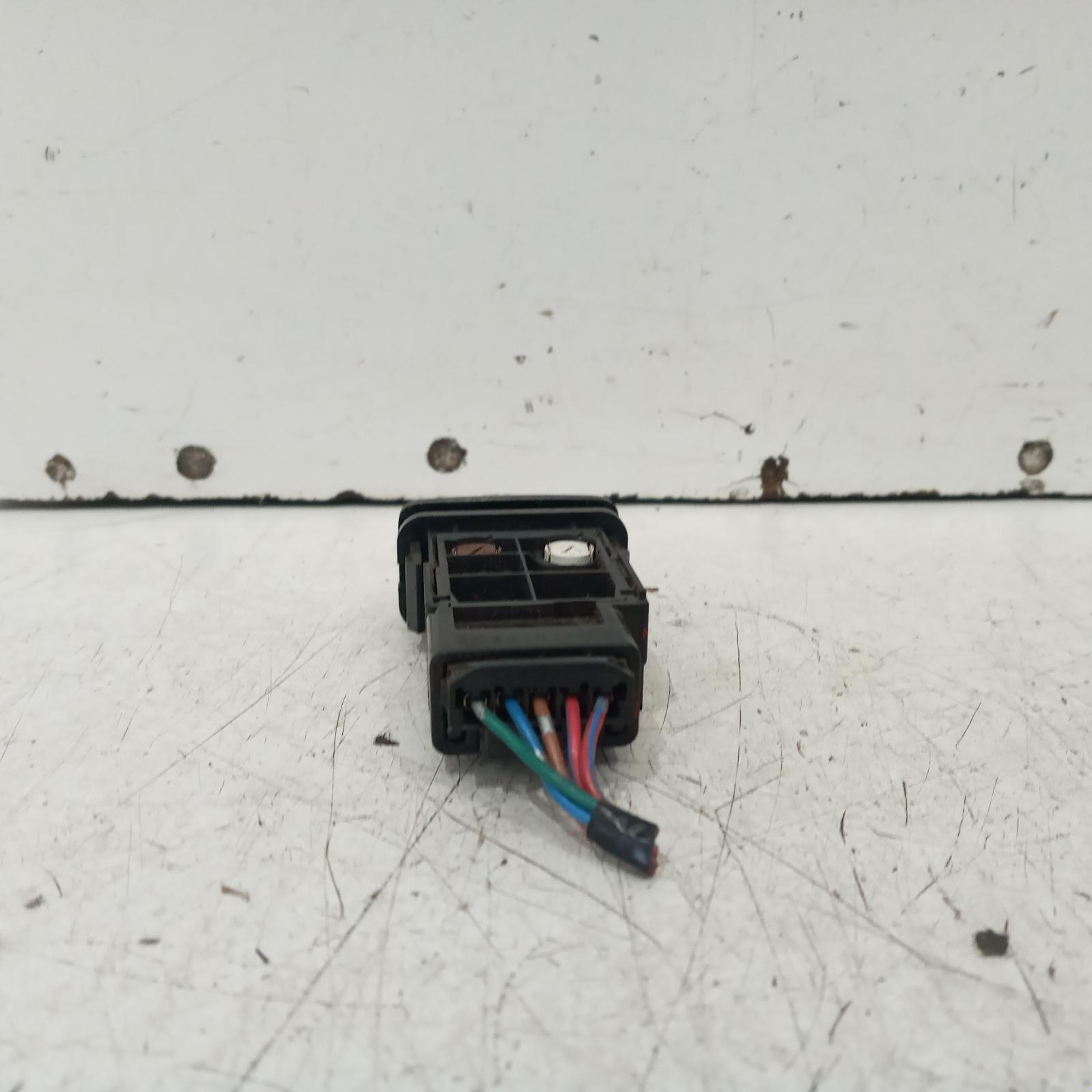Hilux Miscellaneous Switch Relay 2005-2015 rear demister switch,02/05-08/15 00019974 #611415