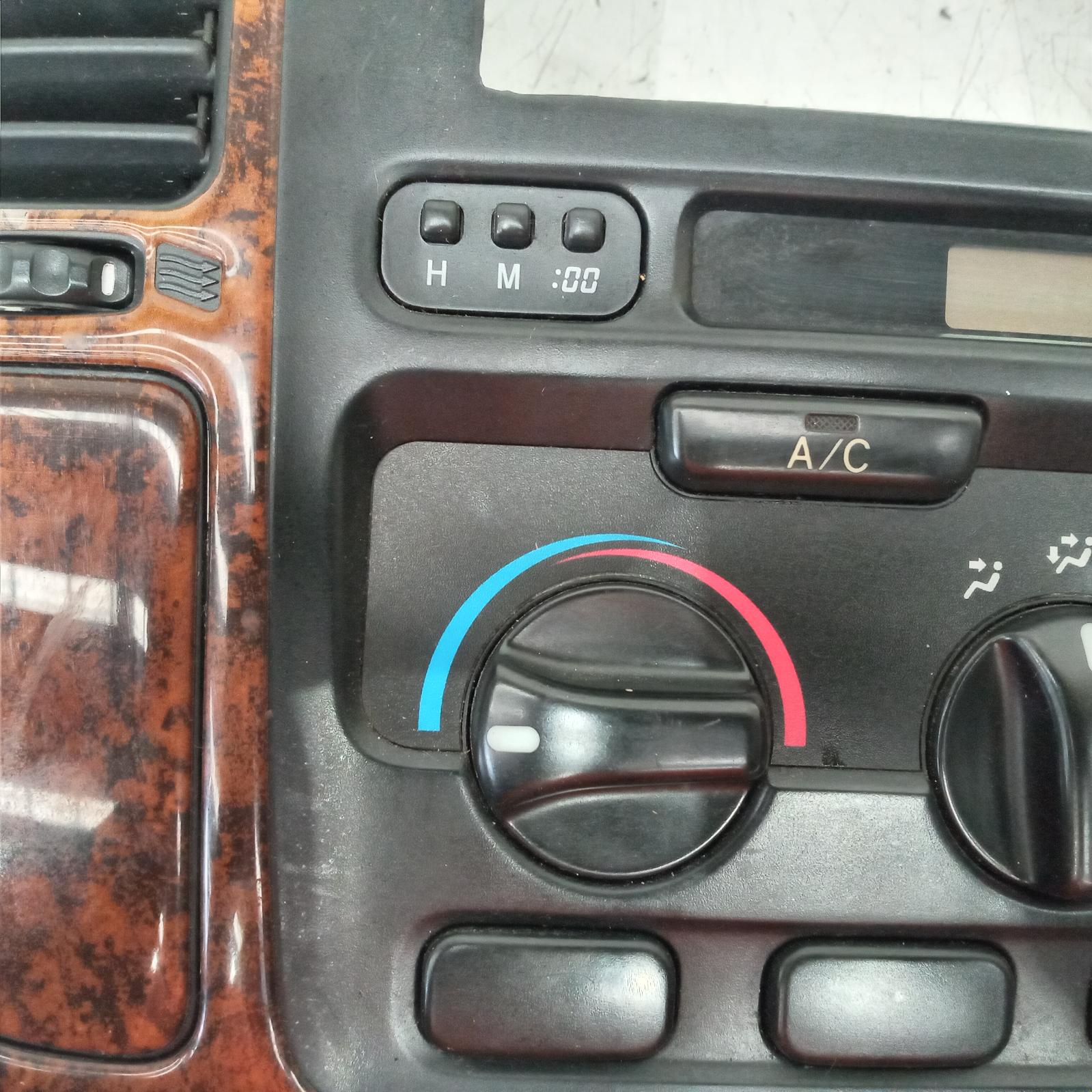 Landcruiser Heater/aircon Controls 1998-2002 100 series,non climate control,w/ diff lock switch,01/98-09/02 00020869 #613868
