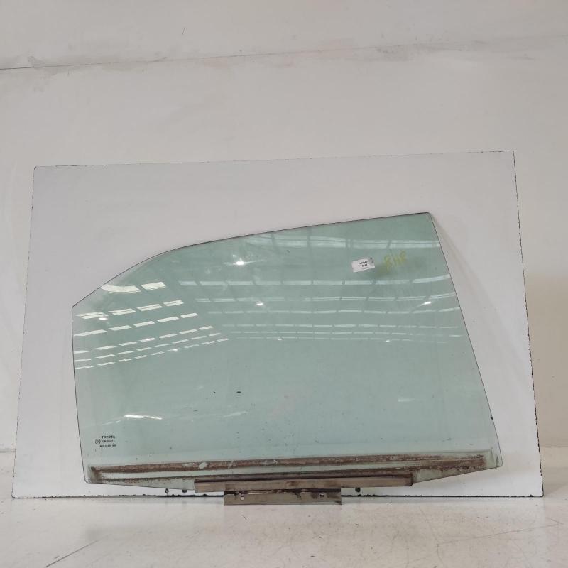 ventana derecha de la puerta trasera