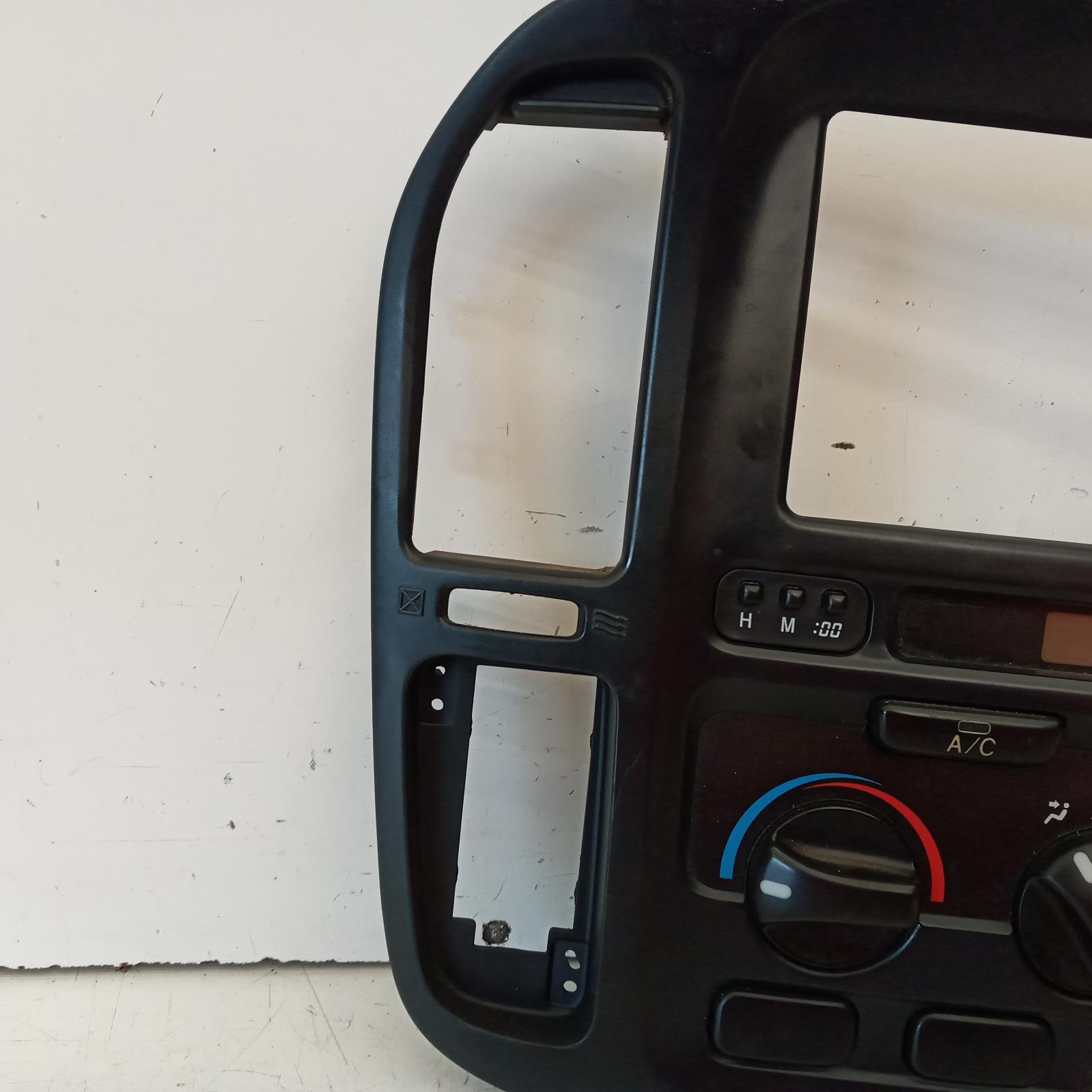 Landcruiser Heater/aircon Controls 1998-2002 100 series,non climate control,w/ diff lock switch,01/98-09/02 00020833 #616558