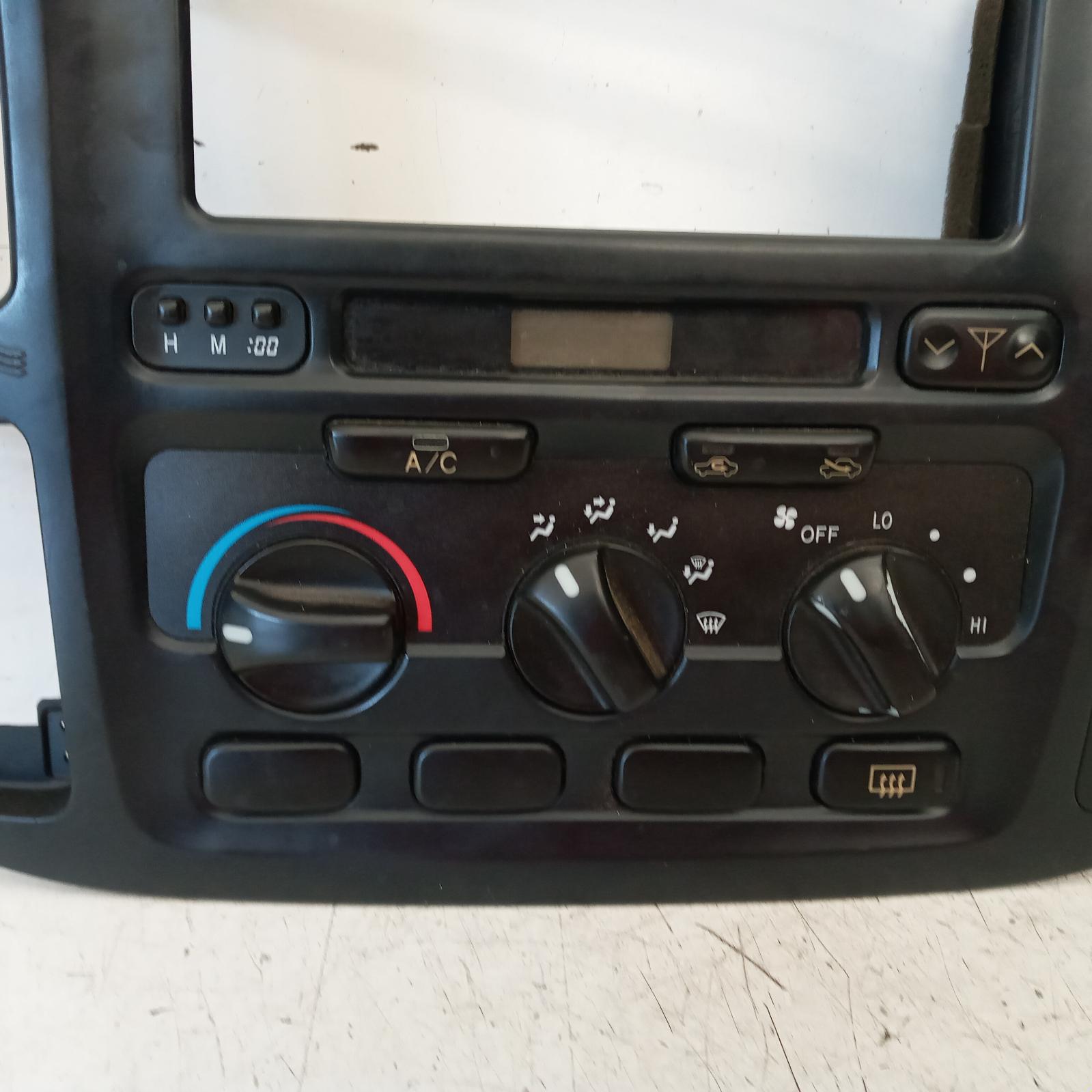 Landcruiser Heater/aircon Controls 1998-2002 100 series,non climate control,w/ diff lock switch,01/98-09/02 00020833 #616558