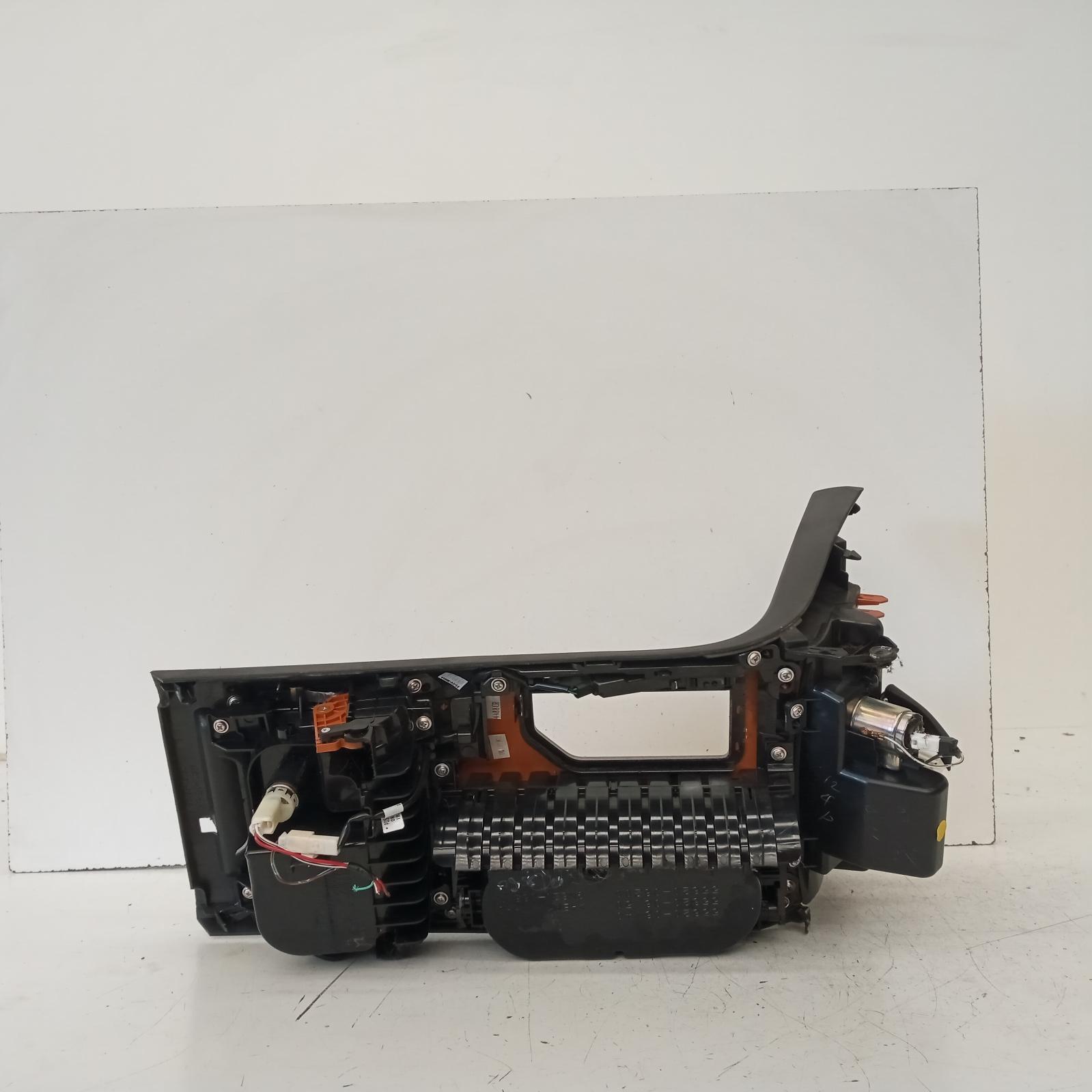 Aurion Console 2006-2012 gsv40r,centre console,woodgrain finish type,10/06-03/12 00020891 #616684