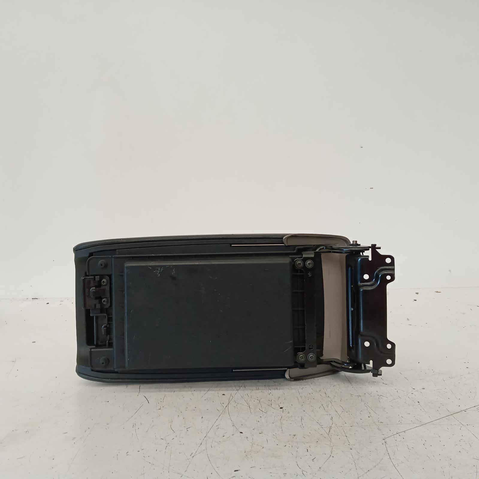 Aurion Console 2006-2012 gsv40r,centre console,woodgrain finish type,10/06-03/12 00020891 #616688