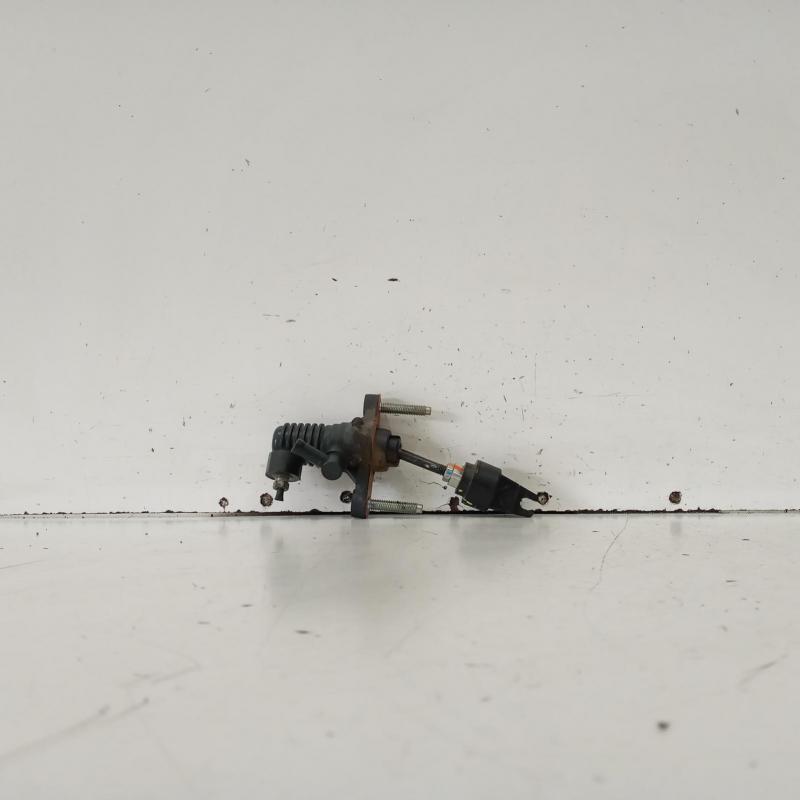 clutch master cylinder