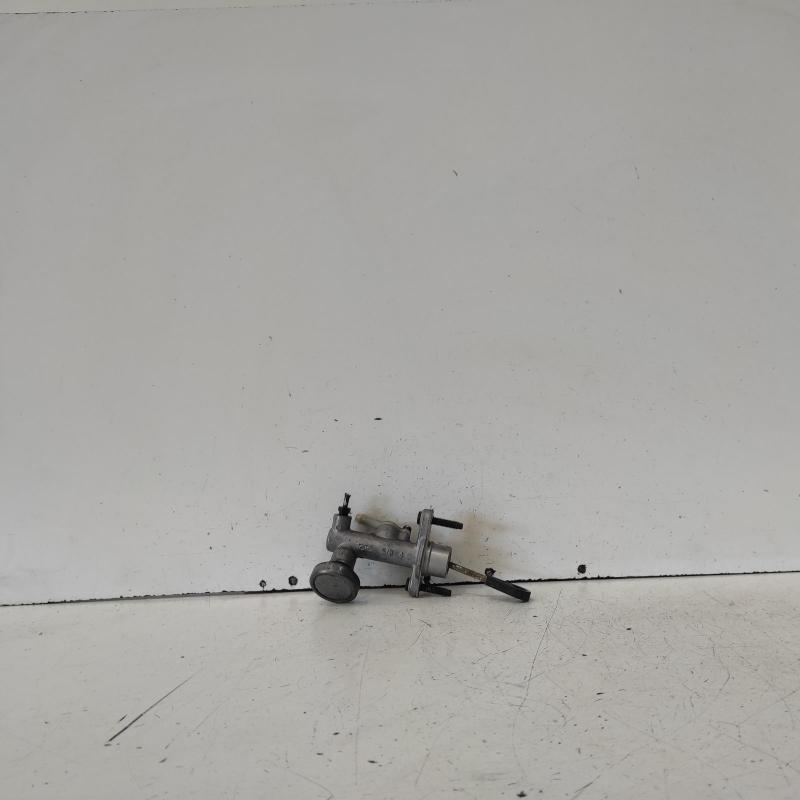 clutch master cylinder