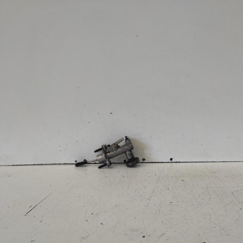 clutch master cylinder