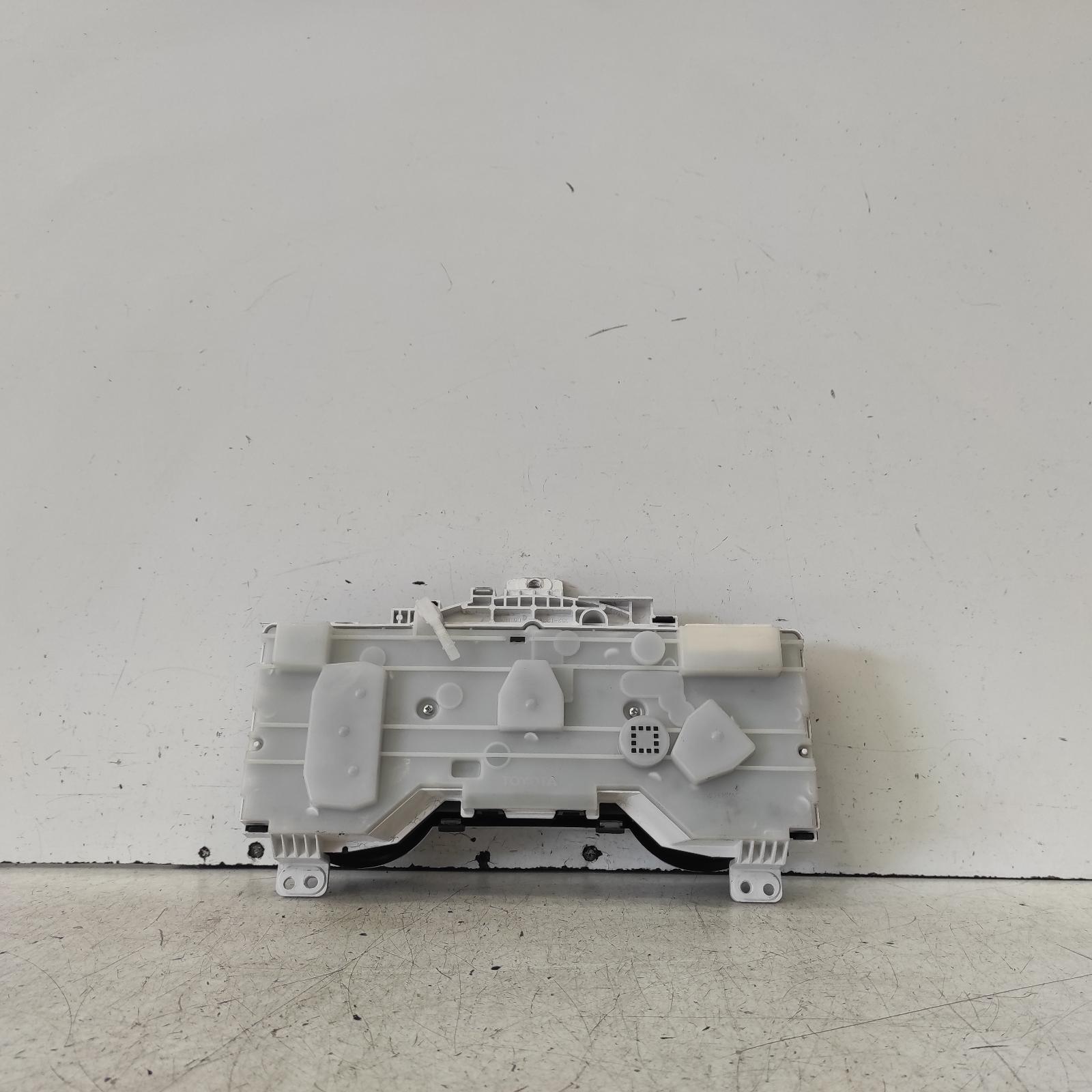 Hilux Instrument Cluster 2005-2011 petrol,2.7,workmate,02/05-06/11 00021044 #624042