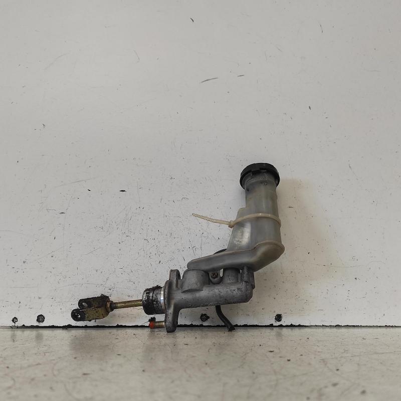 clutch master cylinder