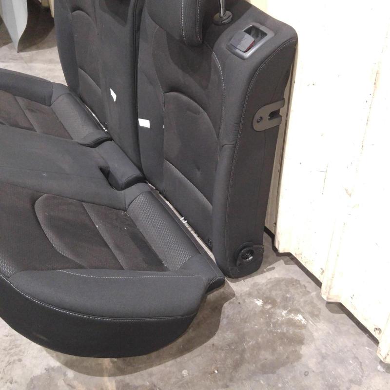 seat 2nd/rear seat