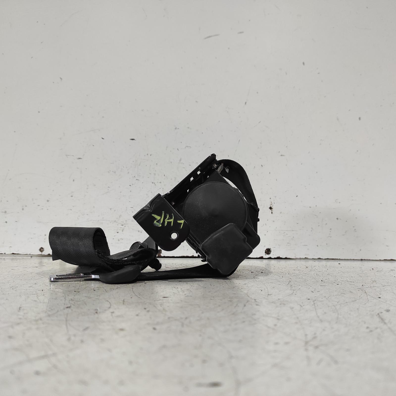 I30 Seat Belt Stalk 2012-2017 lh rear,seat belt only,gd,hatch,03/12-02/17 00020333 #627622