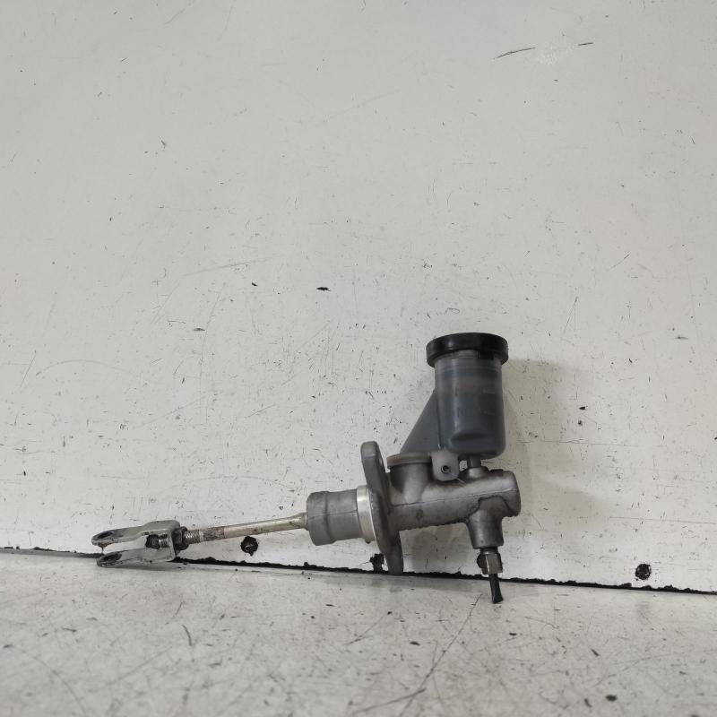 clutch master cylinder