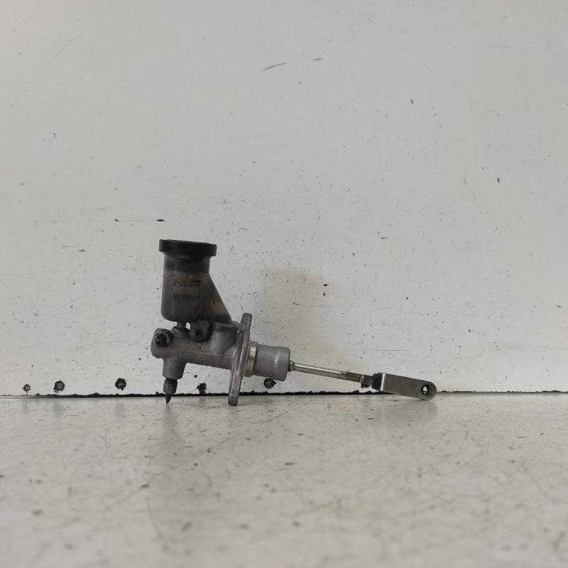 clutch master cylinder