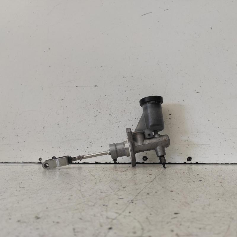 clutch master cylinder