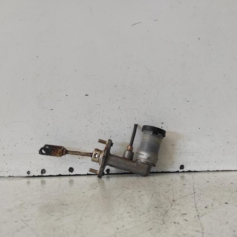 clutch master cylinder