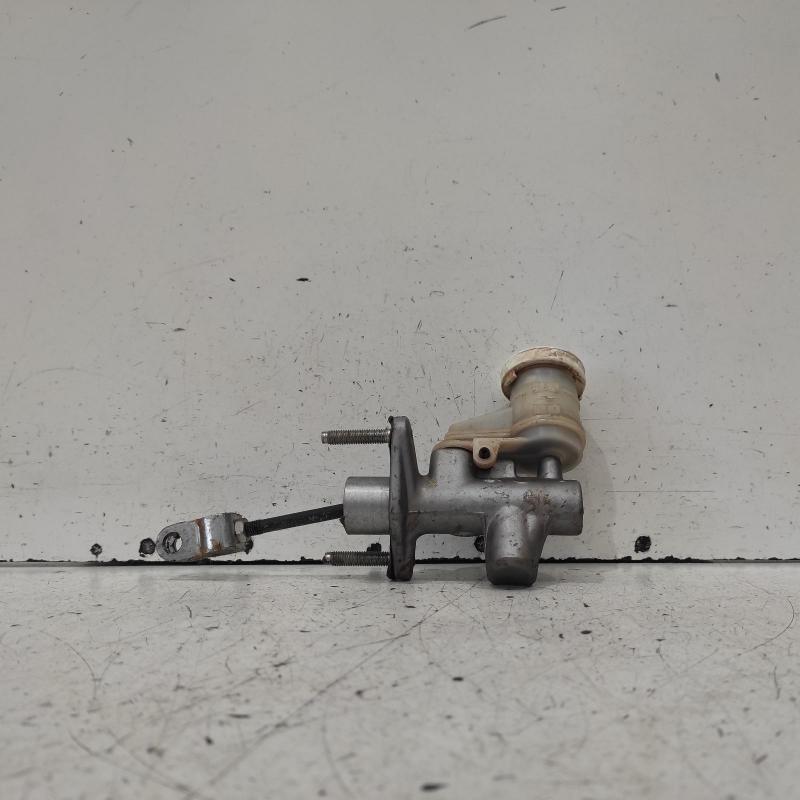 clutch master cylinder