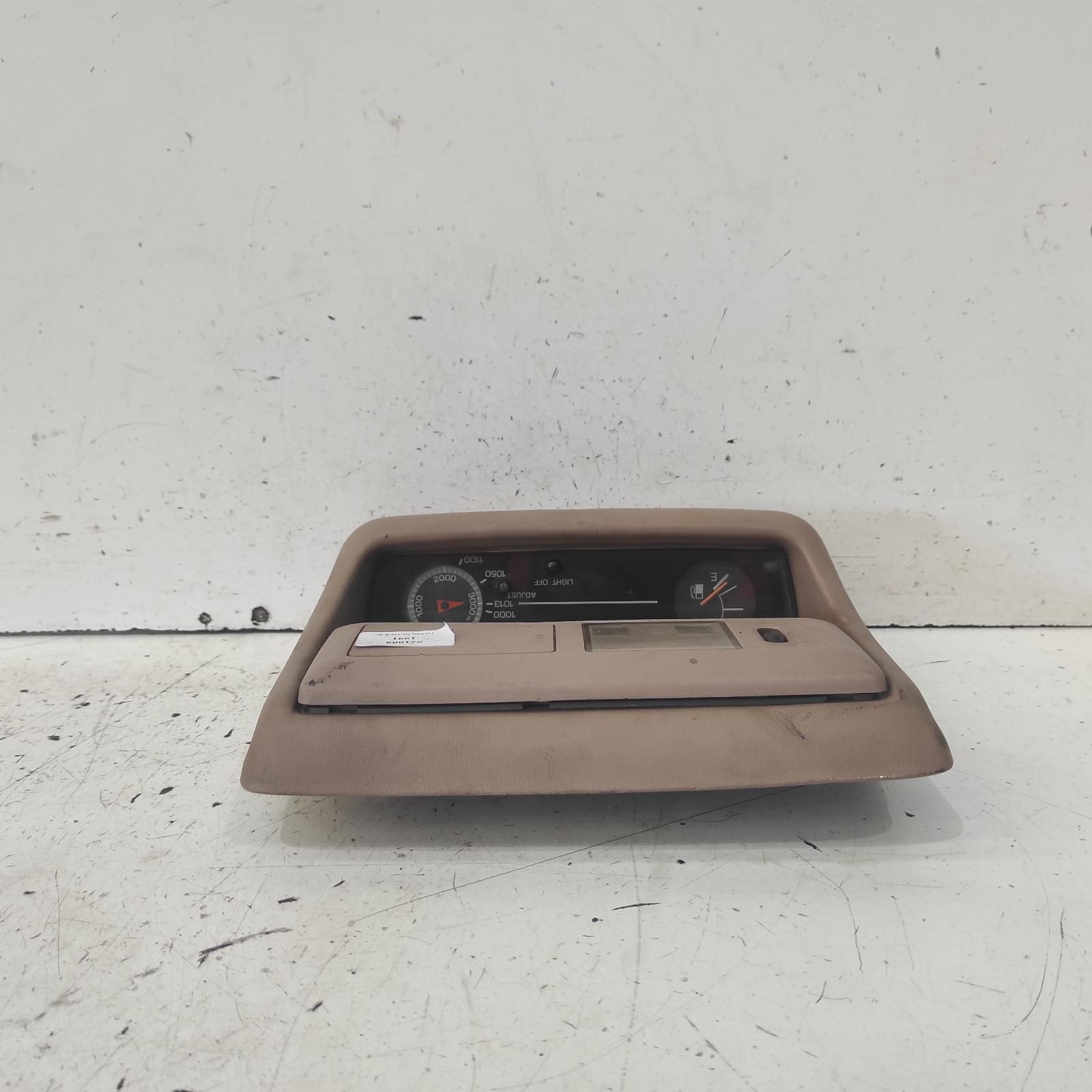Landcruiser Courtesy Light 1990-1998 front,80 series,05/90-03/98 00021008 #631315