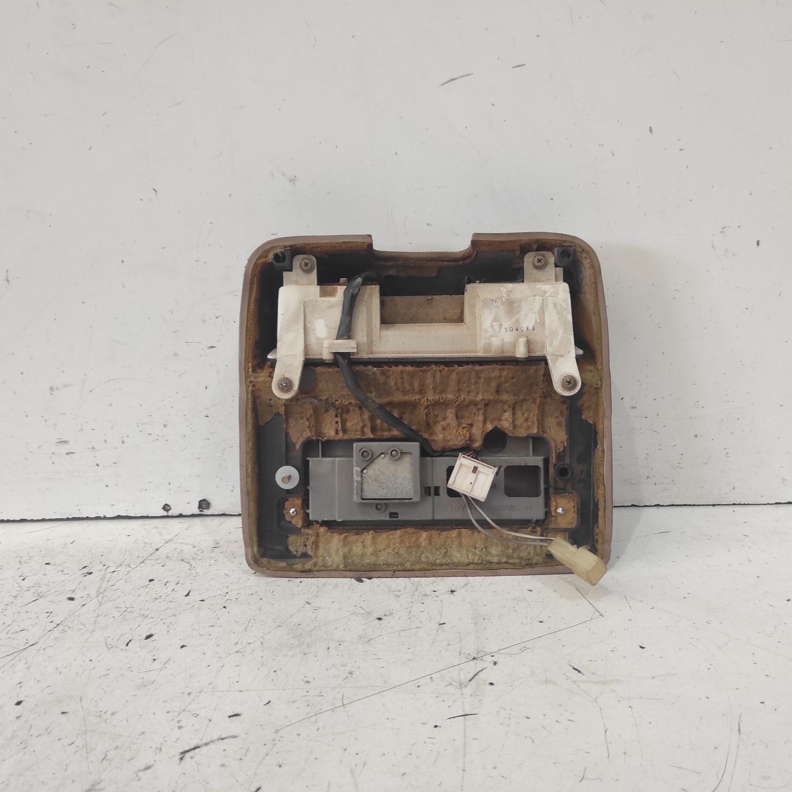 Landcruiser Courtesy Light 1990-1998 front,80 series,05/90-03/98 00021008 #631315