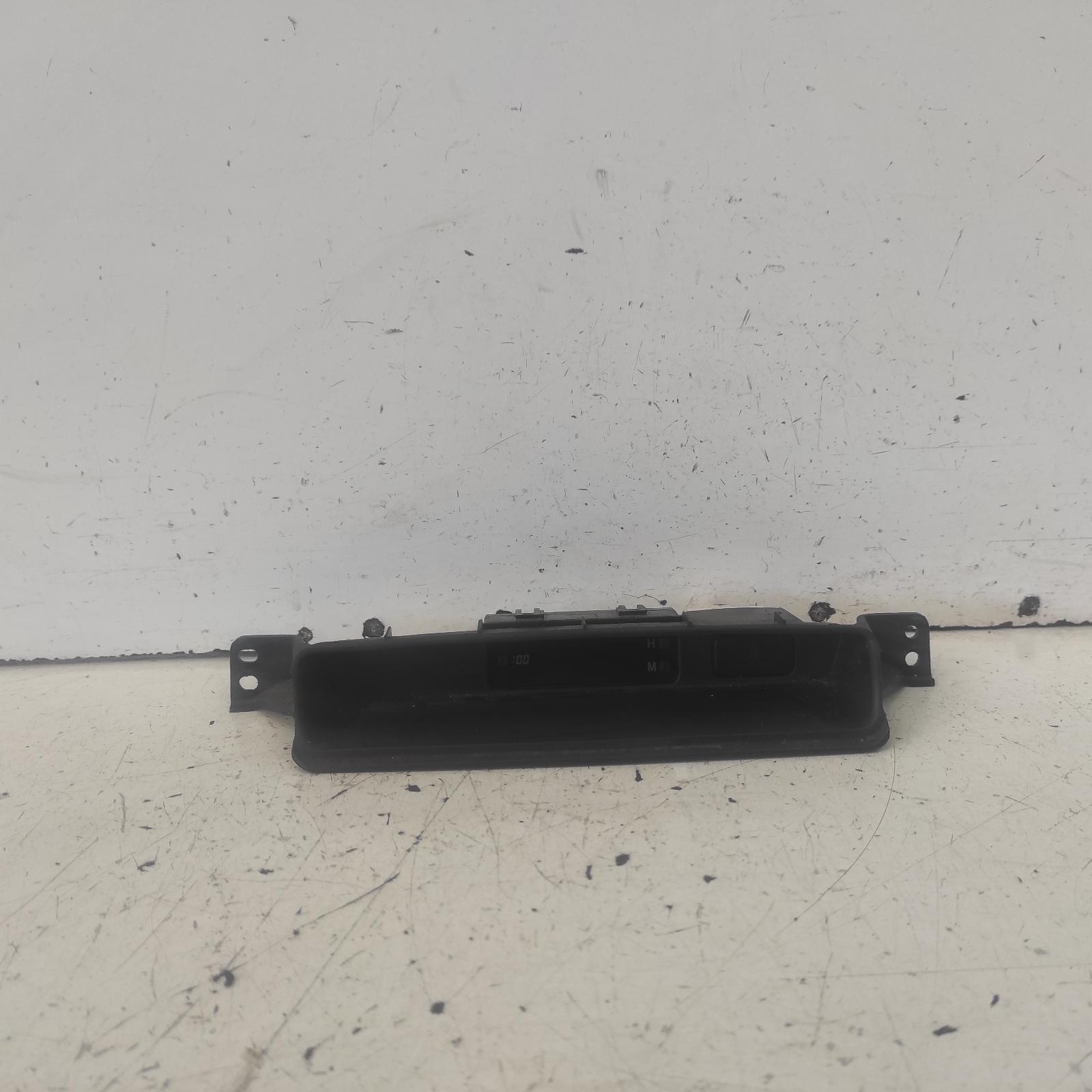 Hilux Clock 2005-2015 digital dash clock,non temperature type,03/05-08/15 00021218 #631193