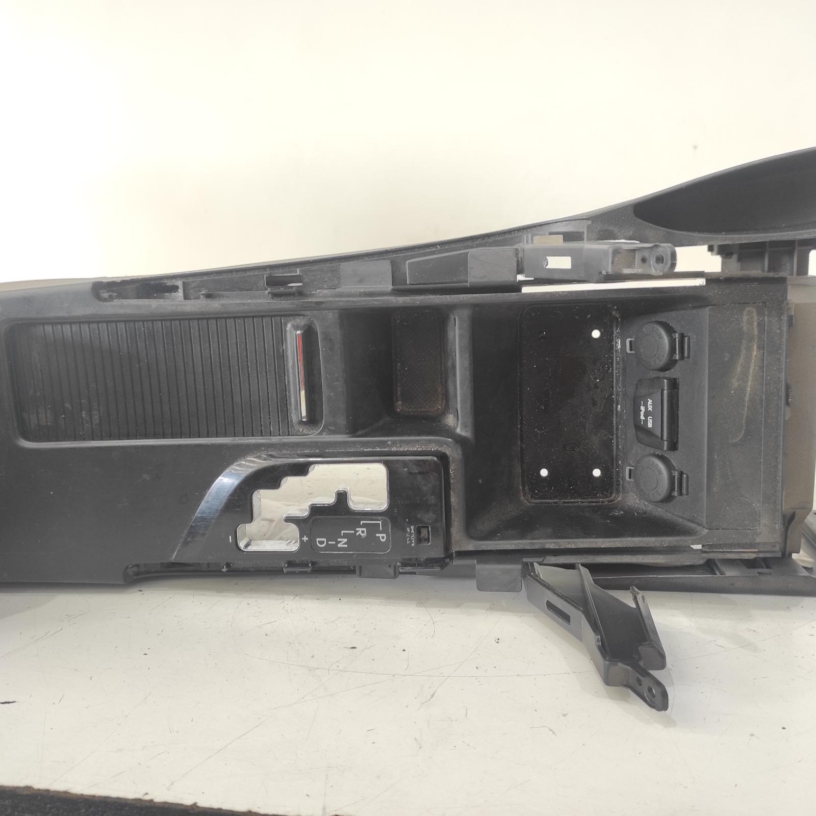 I45 Console 2010-2014 yf,02/10-04/14 00021250 #632121