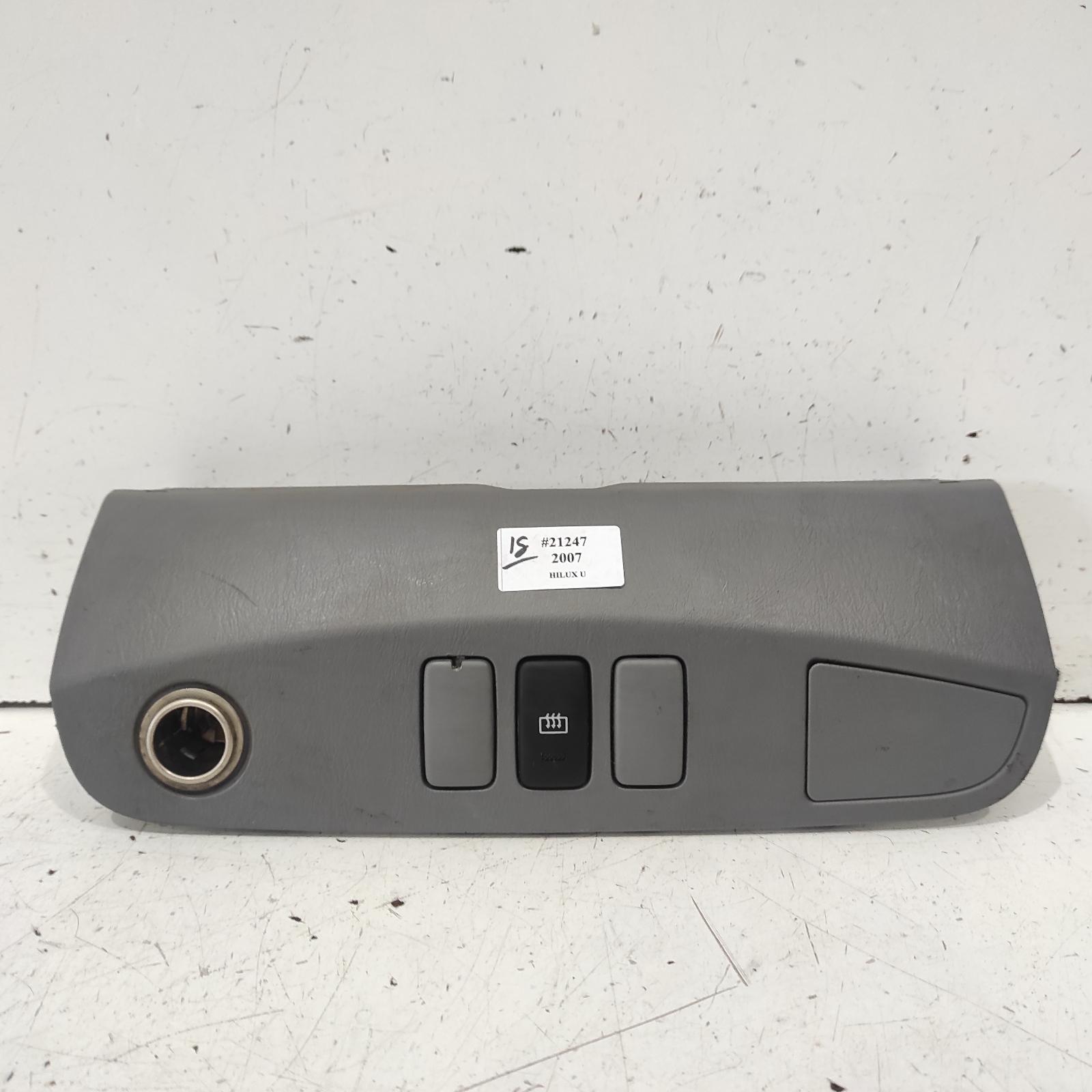 Hilux Miscellaneous Switch Relay 2005-2015 rear demister switch,02/05-08/15 00021247 #633219