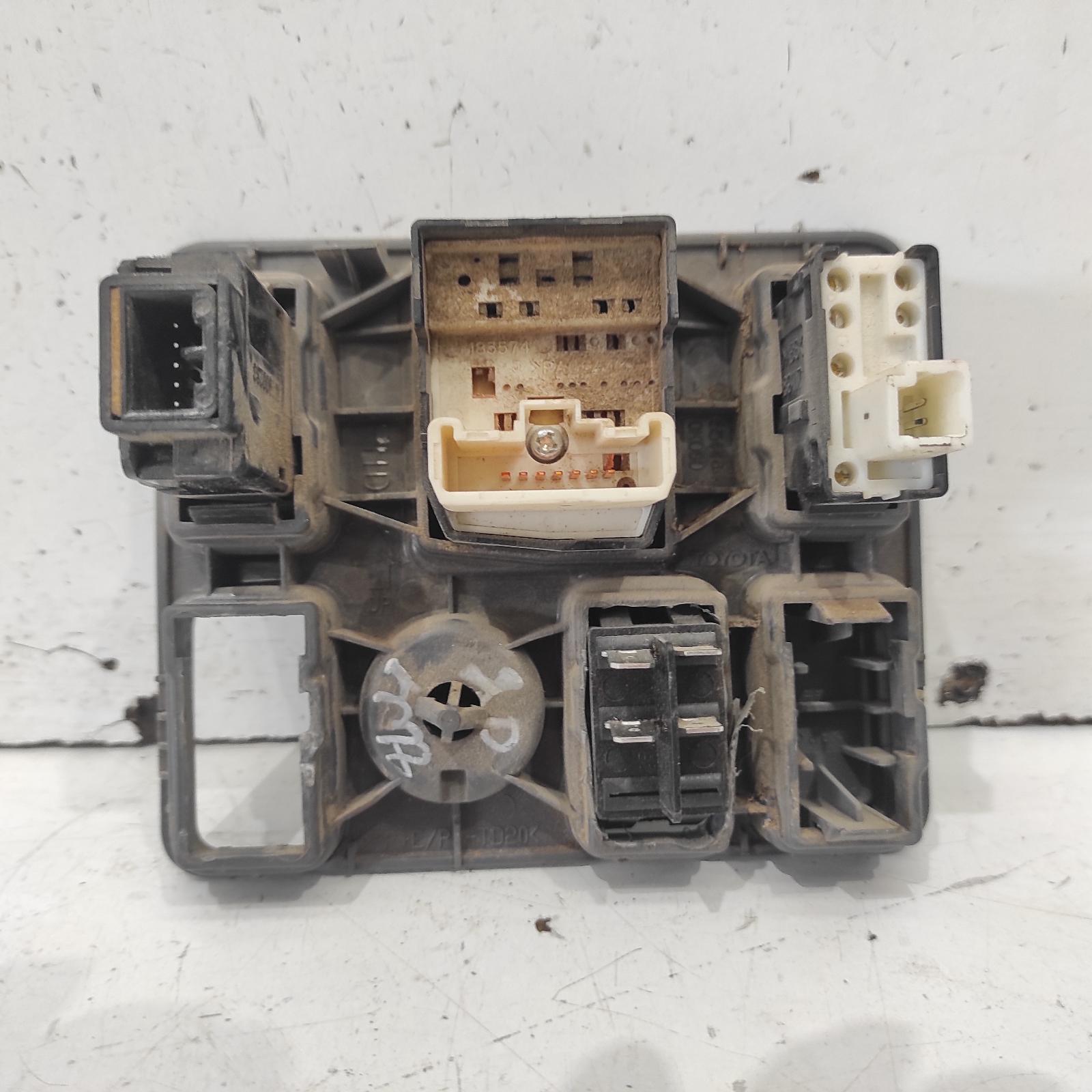 Hilux Miscellaneous Switch Relay 2011-2015 mirror switch,09/11-08/15 00021259 #633587