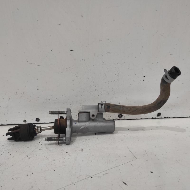 clutch master cylinder